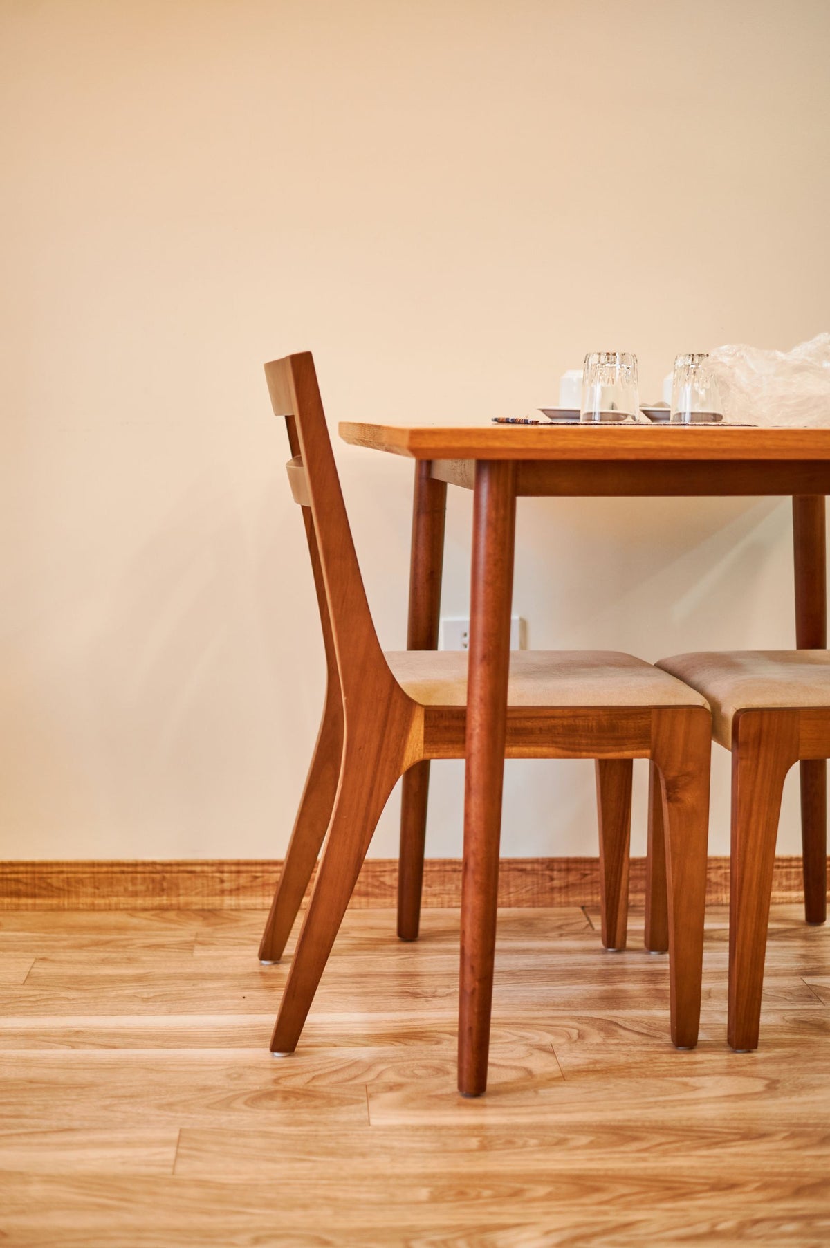 Liora Round Pedestal Dining Table – Natural Wood Kitchen Table, Modern Japandi 4-Person Dining Table, Minimalist Breakfast Table – lifestyle image 3